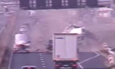 Döbbenetes videón, amint gy luxusterepjárós balesetet okoz az M1-esen