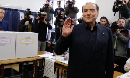 Véget ért a bunga-bunga per, nem bűnös Berlusconi