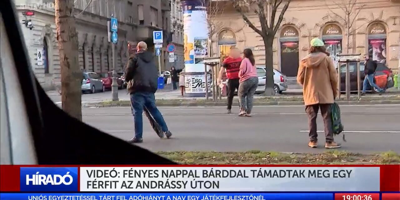 Fényes nappal, az Andrássy út közepén kezdte el egy veszélyes tárggyal ütni a másik férfit, őrizetbe vették