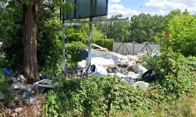 Marad a szeméthegy Budapest határában – mindenki tehetetlen az útra is kiömlő hulladéktenger ügyében