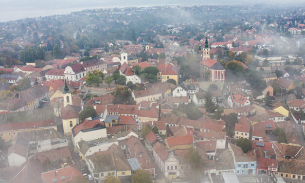 Tombol az energiaválság, utcára viszik a kiállítópontokat Szentendrén