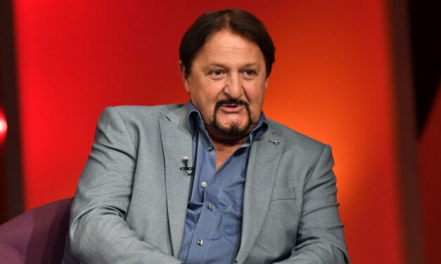 A pápához fordult az ismert magyar színész – mi lehet az oka?