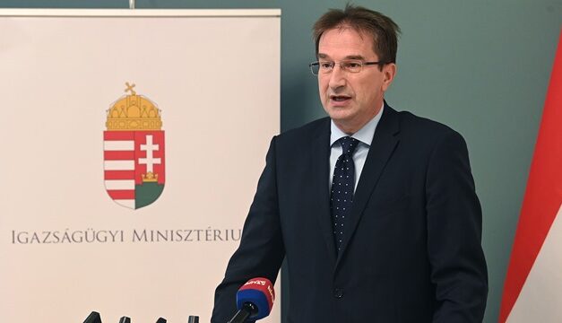 Völner Pál fiának a luxusautóját is lefoglalták a zsaruk