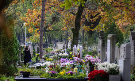 Hatalmasat emelnek a temetkezés díján a fővárosban