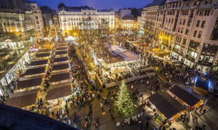 Harmincezer forintos napibérért keresnek pultost a Vörösmarty téri karácsonyi vásárba