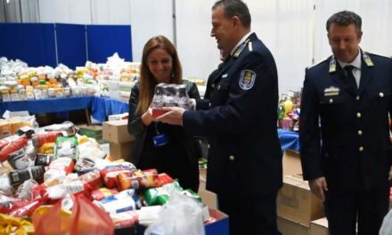 Hat tonna élelmiszert gyűjtöttek össze a budapesti rendőrök a rászorulóknak