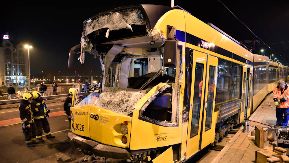 Még nincs gyanúsítottja a hétfő esti villamosbalesetnek