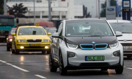 Budapesten is fizetni kell a zöld rendszámos autóknak a parkolásért?