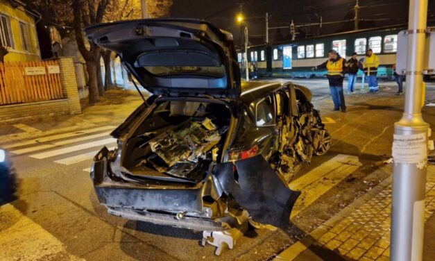 „A kocsi befordult a két szerelvény közé” – ezt látták a horrorisztikus sashalmi HÉV-baleset szemtanúi