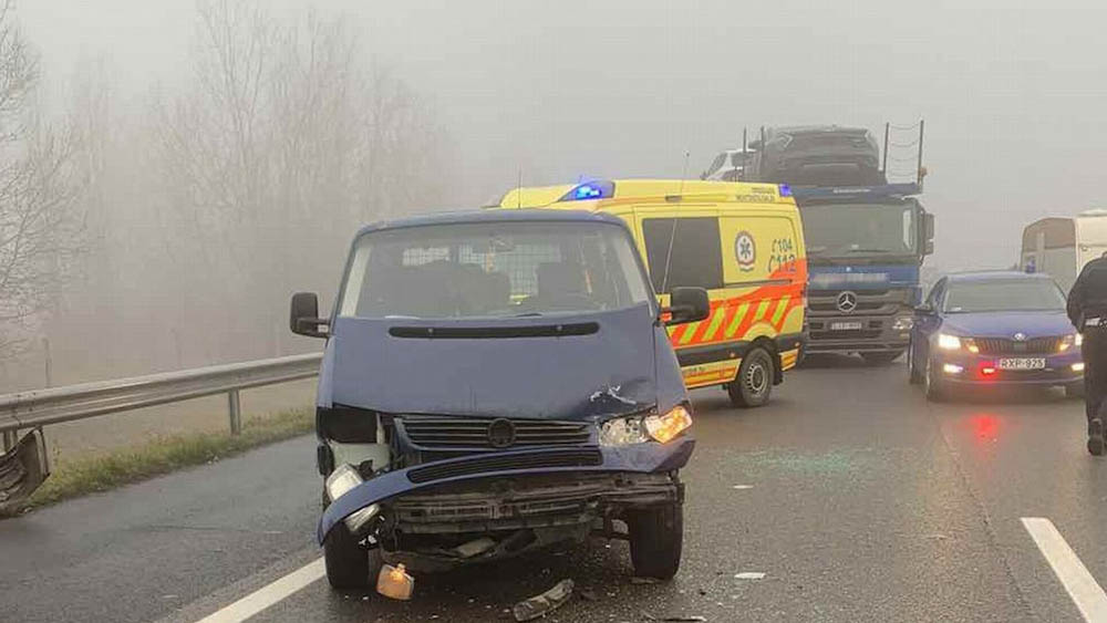 Tizenöt baleset volt másfél órán belül a hatalmas köd miatt az M5-ös egy rövid szakaszán