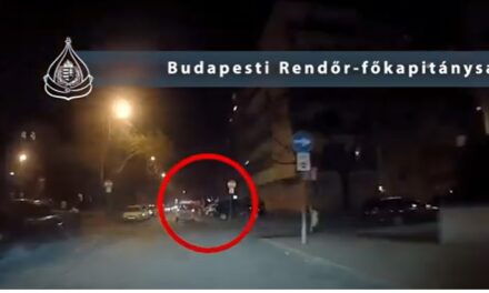 Videón, ahogy egy 11 éves ksifiúval a hátsó ülésen menekül a rendőrök elől egy férfi a 9. kerületben