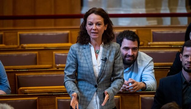 <strong>Párbeszéd: Orbán Viktor és kormánya </strong>„<strong>tovább taposta” a szociális ellátórendszert</strong>