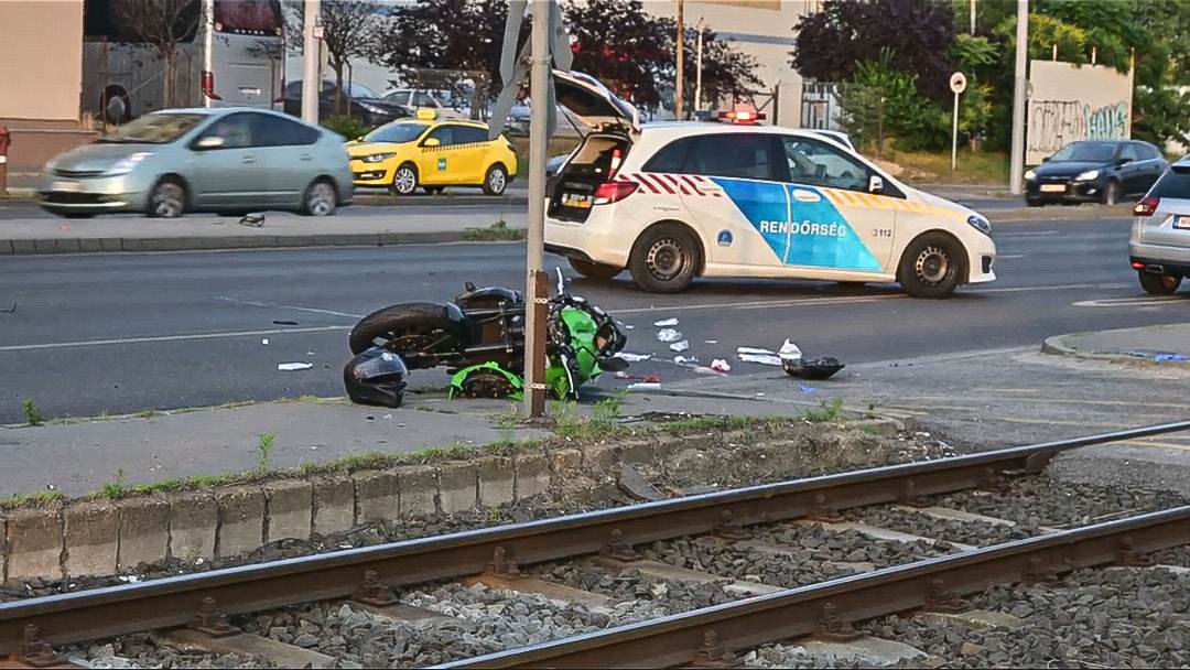 Besokallt az egyik Pest megyei autósiskola vezetője: a megdöbbentő balesetek miatt felfüggesztik az összes, motorkerékpár-jogosítvánnyal kapcsolatos képzésüket