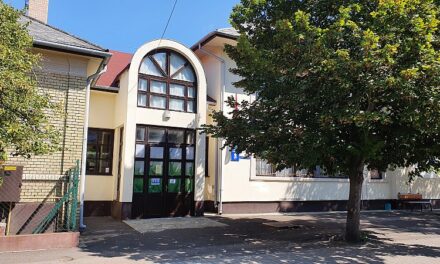„Ha beázik egy iskola, az az igazgató felelőssége” – mondta Gulyás Gergely a Pest megyei iskola tarthatatlan állapotára reagálva