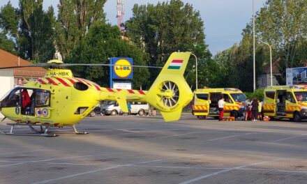 Kizuhant egy 7 éves gyermek a negyedik emeletről, mentőhelikopter szállt le a közeli Lidl parkolójában