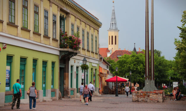 Elképesztő! Kamu-taxis járja Vác utcáit, pórul járhat, aki beül a kétajtós fehér Audiba!