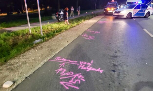 Métereket repült a levegőben, majd az aszfaltra zuhant: motoros elé hajtott egy biciklis Gödöllőn – drámai fotók a helyszínről