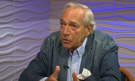 „Még nem tért vissza teljesen az erőm, fáradékony vagyok” – súlyos betegsége után heteken belül újra színpadra áll Benedek Miklós