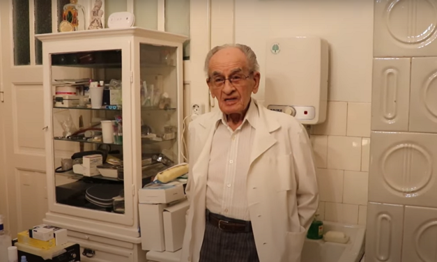 Száz éves lett az ország legidősebb háziorvosa, a budapesti 1. kerületben praktizáló Körmendi István