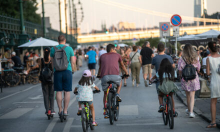 A Pesti alsó rakpartról üzent a BKK: ezeken a napokon nem lehet majd behajtani autóval