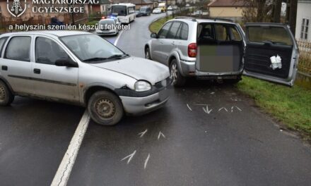 Durva baleset: a parkoló autója mögött álló nőt ütötte el a figyelmetlen sofőr – fotó a helyszínről