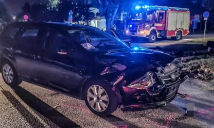 Nem adott elsőbbséget a fiatal motoros, ütközött egy autóssal: a motorosnak eltört a bal lába és légmelle lett – HELYSZÍNI FOTÓK