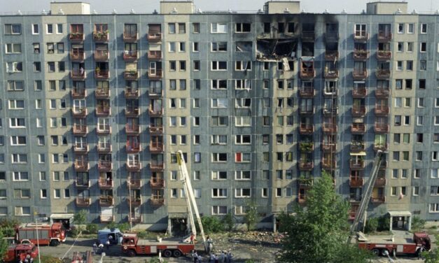 „Fel se fogtam, mi történt, a sikolyokra a mai napig emlékszem” – 30 éve robbant fel egy békásmegyeri panelház több emelete