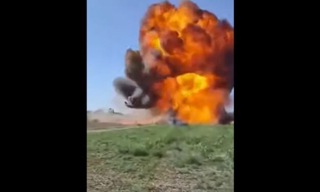 Tragédia a börgöndi légiparádén: saját testével védte a fiát az apa, akinek a kislánya még mindig az intenzíven küzd a életéért