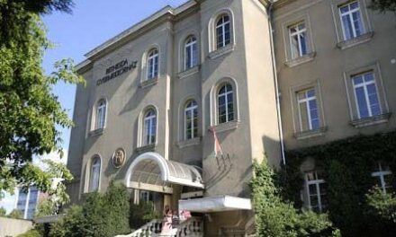 Biztató hírek érkeztek arról a kisfiúról, aki egy lángoló gödörbe esett – így is évekig tartat a gyógyulása