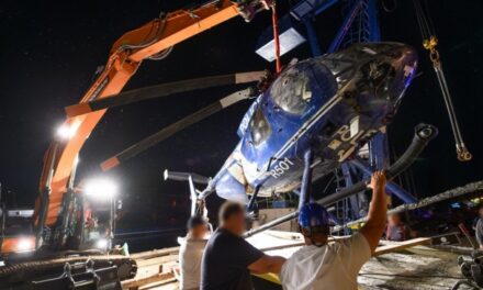 Továbbra is rejtély, miért zuhant a Balatonba a rendőrség helikoptere FRISS VIDEÓK A MENTÉSRŐL