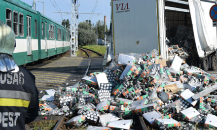„Ez a gyártmány elpusztíthatatlan” – újjászületett a HÉV-szerelvény az emlékezetes soroksári „üdítős baleset” után FOTÓKKAL!