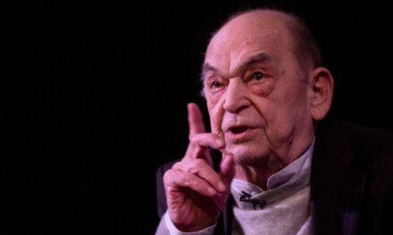 „Engem ez éltet, hogy színpadon vagyok és szórakoztatok” – Bodrogi Gyula felépült betegségéből és hamarosan újra színpadra lép