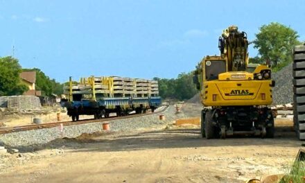 Orbán Viktor újabb milliárdokat adott a Budapest-Belgrád vasútvonalra, közben egymás után állítják le a fejlesztéseket Budapesten és környékén