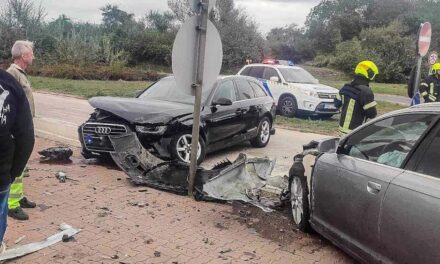Újabb baleset a bicskei kereszteződésben: nem adta meg az elsőbbséget a golfos az Audinak – helyszíni fotók