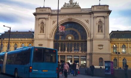 Balhé a metró aluljáróban: morzsaporszívóval ment neki egy férfi a másiknak VIDEÓVAL!