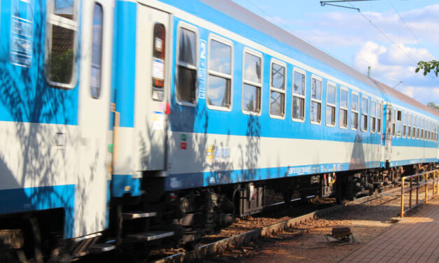 Napi MÁV: lerobbant a Budapestről Ljubljanába tartó Intercity, a sínekre ugrálhattak le az utasok