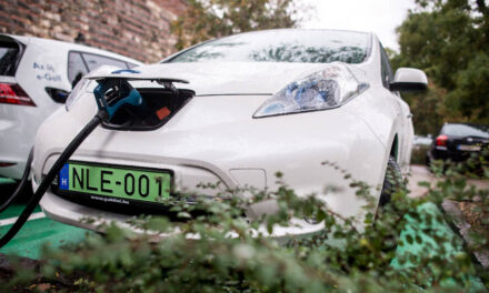 Több tízezer autóst érint: ugorhat a zöld rendszám bizonyos modelleknél