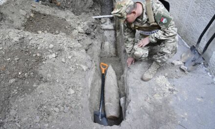 Kiemelték a második világháborús betontörő gránátot, amit egy 12. kerületi társasház kertjében találtak