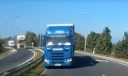 Megáll az emberben az ütő! Videón az eltéved kamionos, amint szembe megy a forgalommal