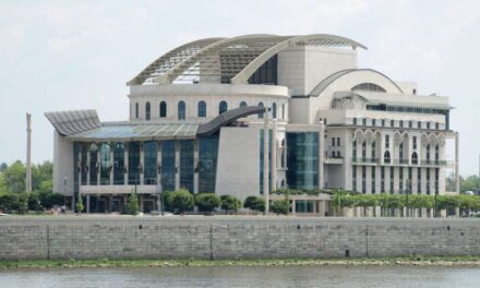 Baleset a Nemzeti Színházban! Előadás közben sérült meg két színész, mentők rohantak a helyszínre