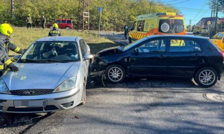 Nem számít a stoptábla és a tükör sem – újabb súlyos karambol a 18. kerületben HELYSZÍNI FOTÓKKAL