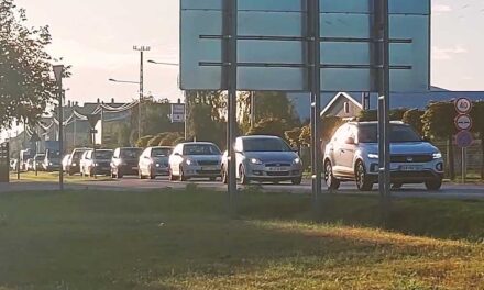 Épül a Tesco gigaraktára, folyamatos a dugó Szigetszentmiklóson – az M0 felhajtó megépítéséért harcolnak a helyiek, Lázár János közlekedési miniszterig mentek – VIDEÓ