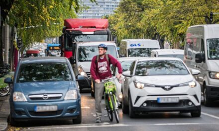 Nagy változások a Szent István körúton: jönnek az elkülönített biciklisávok, parkolósávoknak búcsút lehet mondani