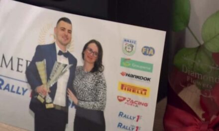 „Apa pihen, erőt gyűjt, és hamarosan itthon lesz velünk” – 5 millió forint hiányzik az éber kómában fekvő rally-s gyógyulásához, Ricsi még nem is látta egyéves kislányát