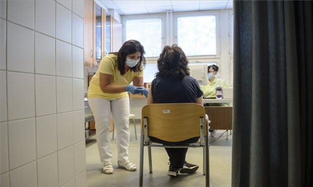 Újra lehet időpontot foglalni Covid elleni oltásra: Budapesten és környékén emelkedett a szennyvízben a koronavírus koncentrációja