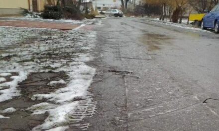 Lecsap az ónoseső a kedd reggeli csúcsforgalomban: aki teheti, inkább maradjon otthon – itt vannak a közútkezelő tanácsai