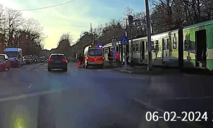 „A néni mellett ott hevert a retikülje. Biztosan sietett valahová” – halálra gázolt a HÉV egy idős asszonyt Gödöllőn, Dunakeszin a vonat ütött el egy embert