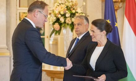 Navracsics Tibor szerint Novák Katalin azért mondott le, mert nem tudta elmondani, mennyire bánja, hogy kegyelmet adott K. Endrének