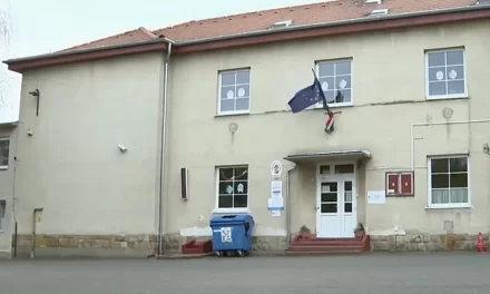 Leállt a szíve és összeesett egy diák matekórán: a tanár kezdte meg a 14 éves fiú újraélesztését