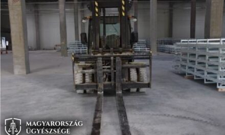 Deréktól lefelé lebénult az akkugyár vendégmunkása,  akit a dél-koreai főnöke kínzott meg egy targoncával